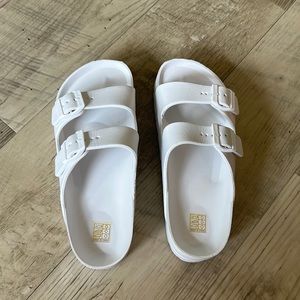 NWOT Women’s Slide Sandals. Size 7.